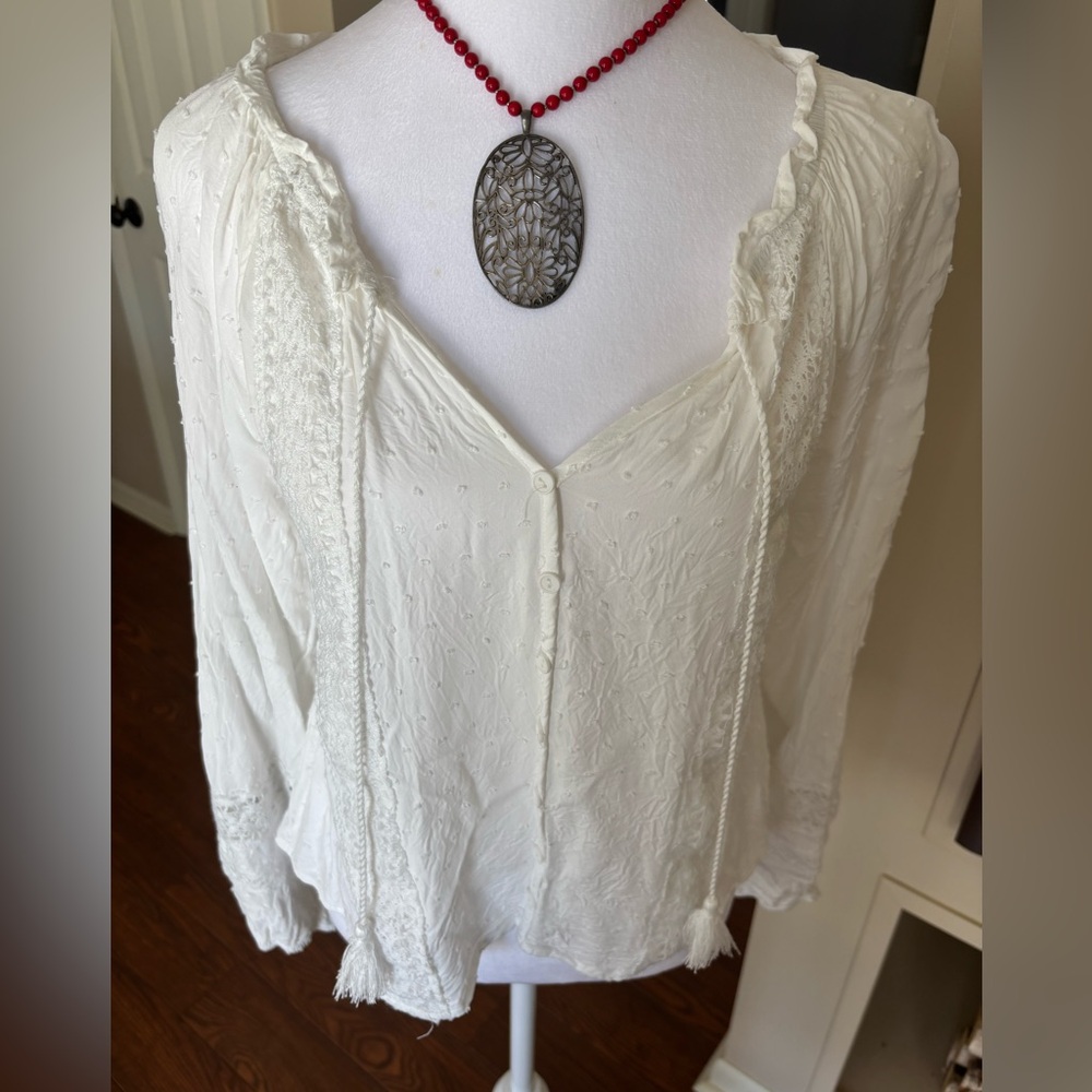 Women's White Lightweight Button Front boho top Medium like new